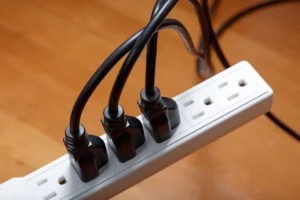 can you plug a power strip into an extension cord